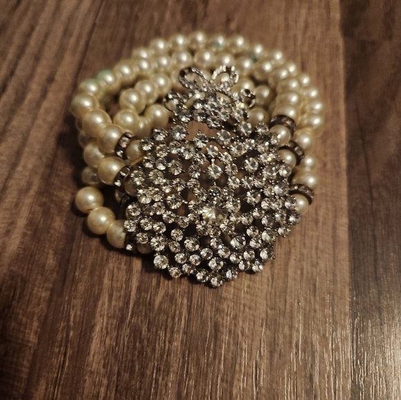 Bridal Cuff 4 strand Pearl Bracelet with Rhinestones Focal Point Wedding Jewelry - Picture 4 of 5